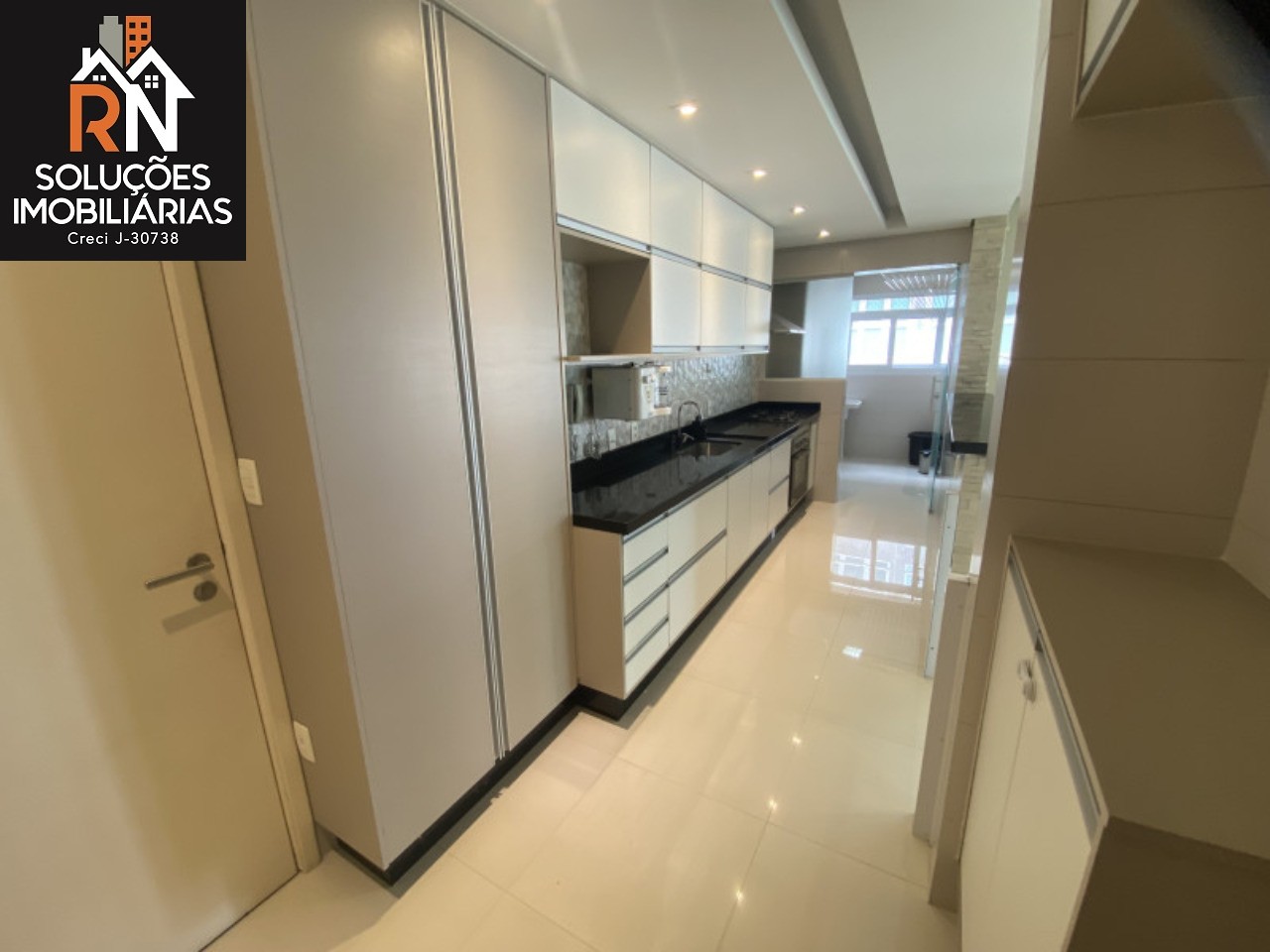 Apartamento à venda com 2 quartos, 121m² - Foto 3