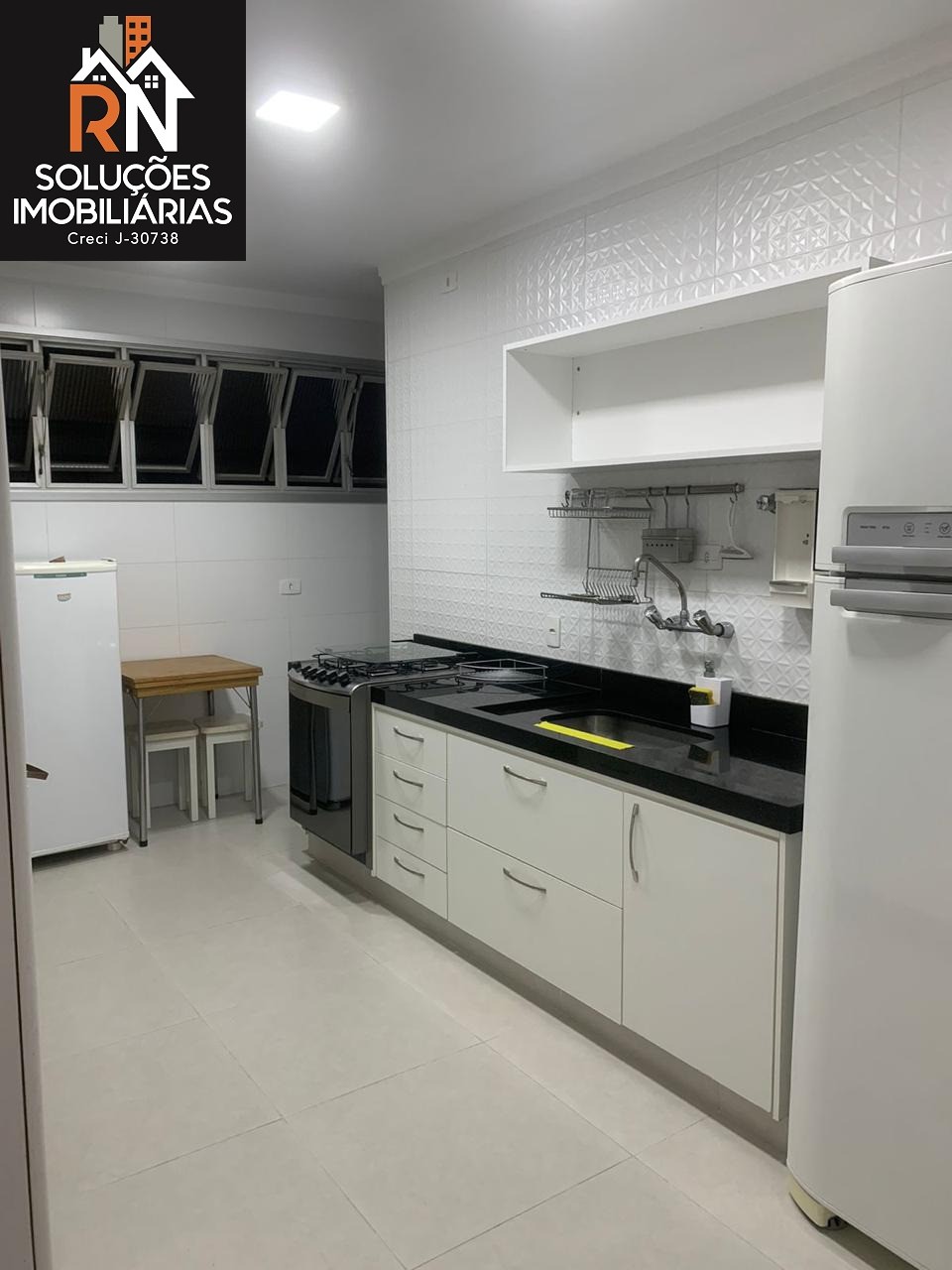 Apartamento para alugar com 2 quartos, 113m² - Foto 10