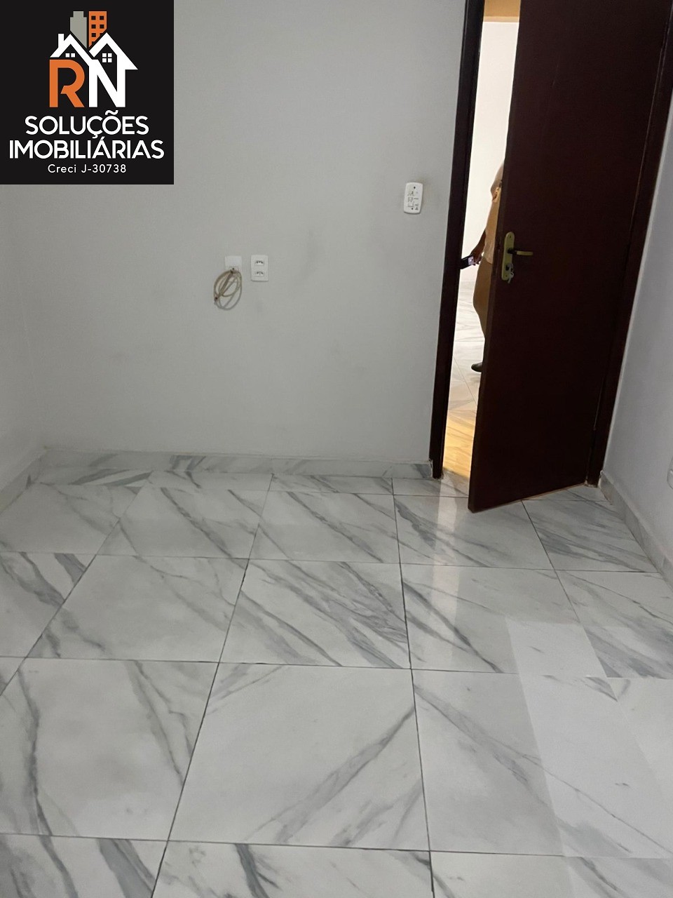 Apartamento à venda com 2 quartos, 80m² - Foto 2