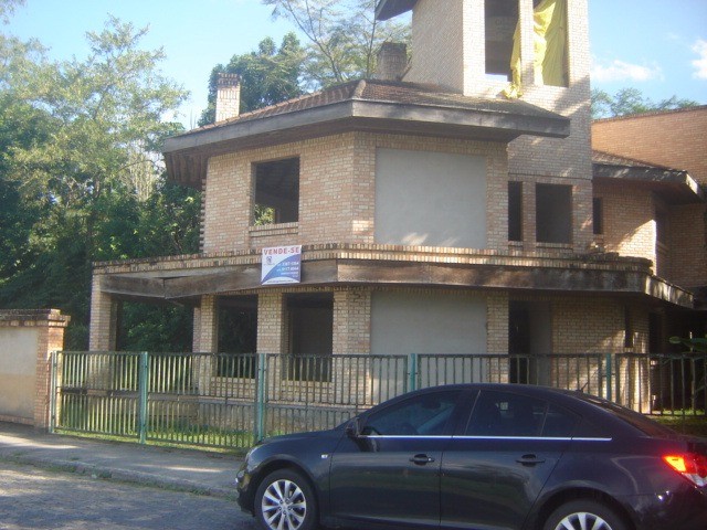 Casa à venda com 3 quartos, 1880m² - Foto 2