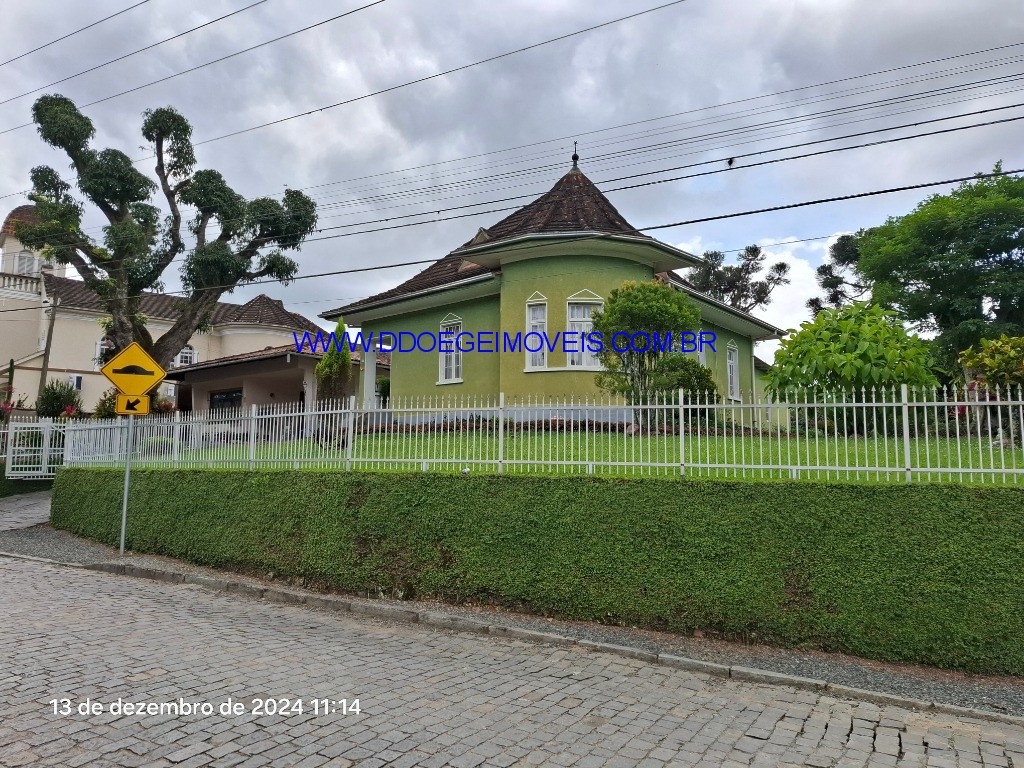 Casa à venda com 6 quartos, 380m² - Foto 1