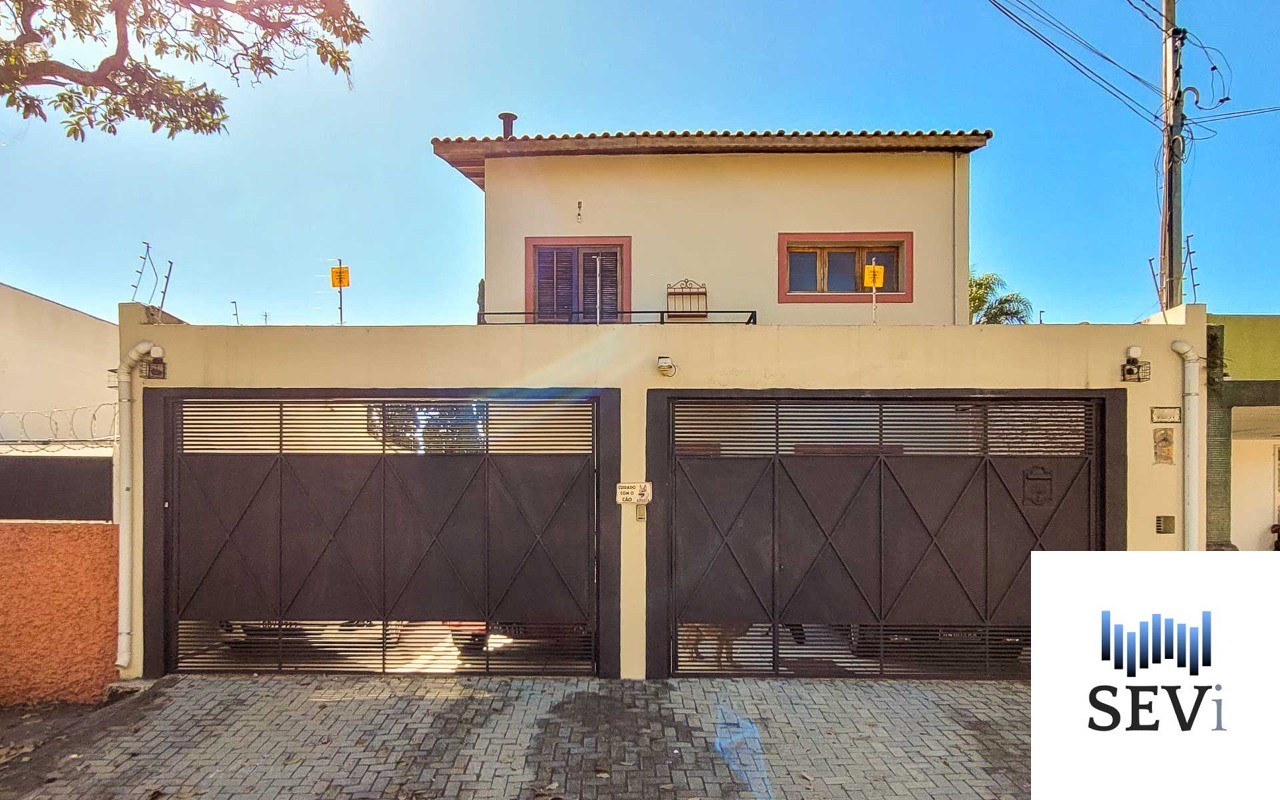 Casa para alugar com 5 quartos, 372m² - Foto 1