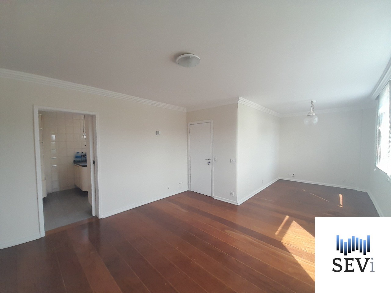 Apartamento à venda com 3 quartos, 113m² - Foto 1