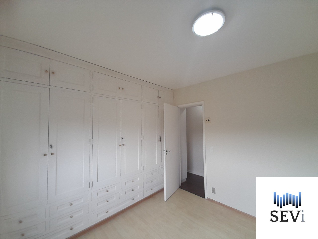 Apartamento à venda com 3 quartos, 113m² - Foto 9