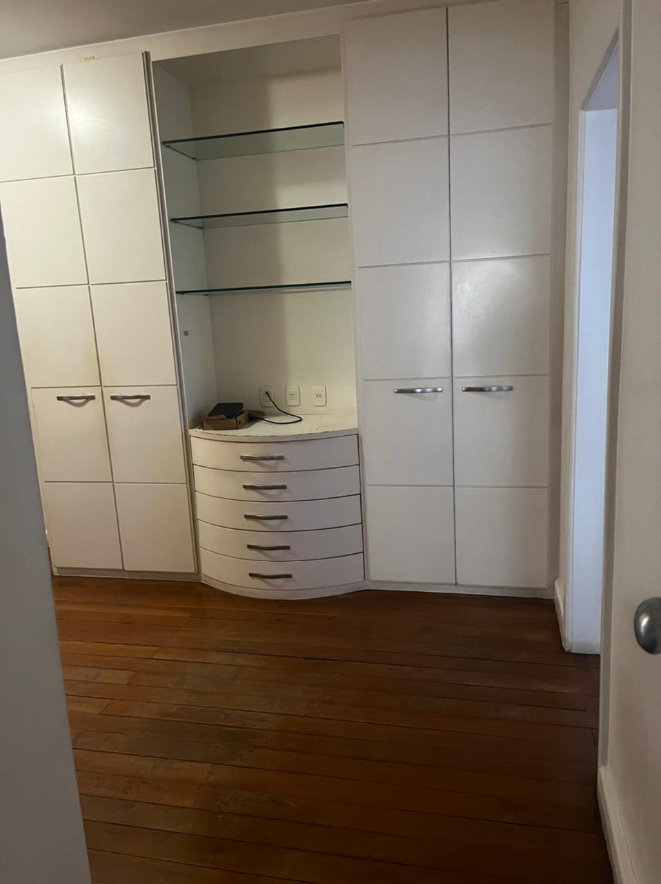 Apartamento à venda com 4 quartos, 216m² - Foto 9