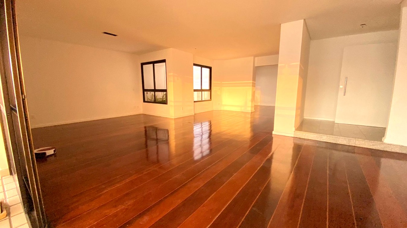 Apartamento para alugar com 4 quartos, 250m² - Foto 4