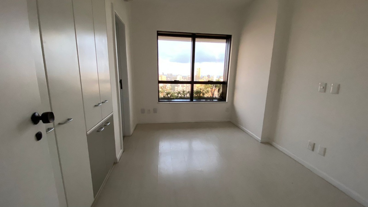 Apartamento para alugar com 4 quartos, 250m² - Foto 9