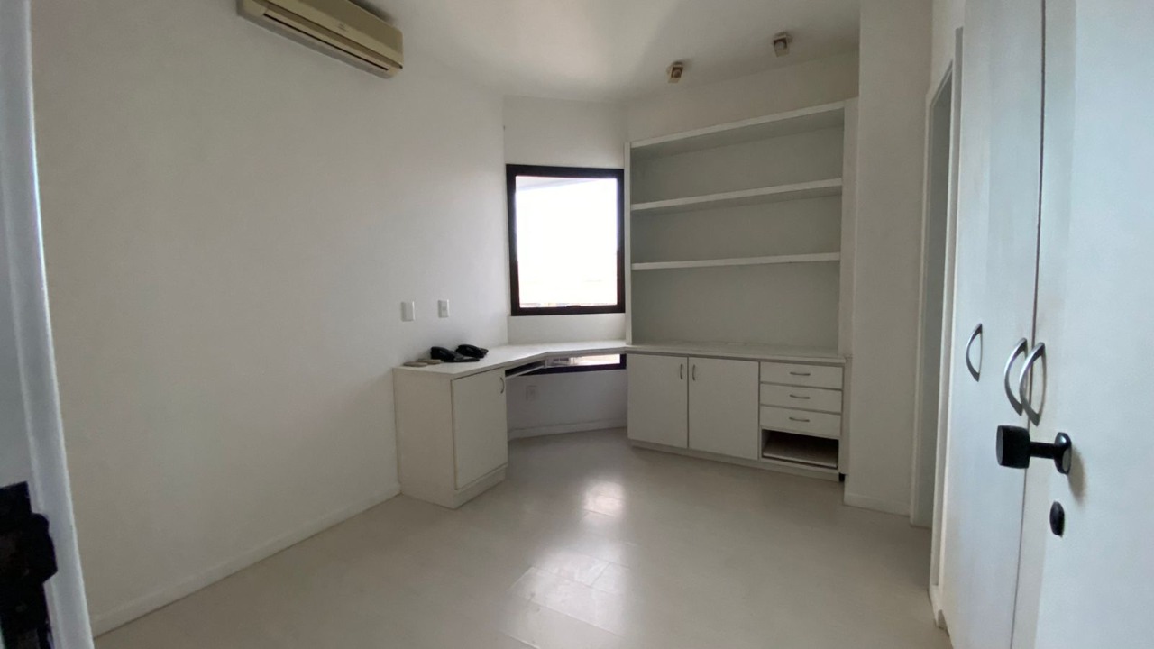 Apartamento para alugar com 4 quartos, 250m² - Foto 14