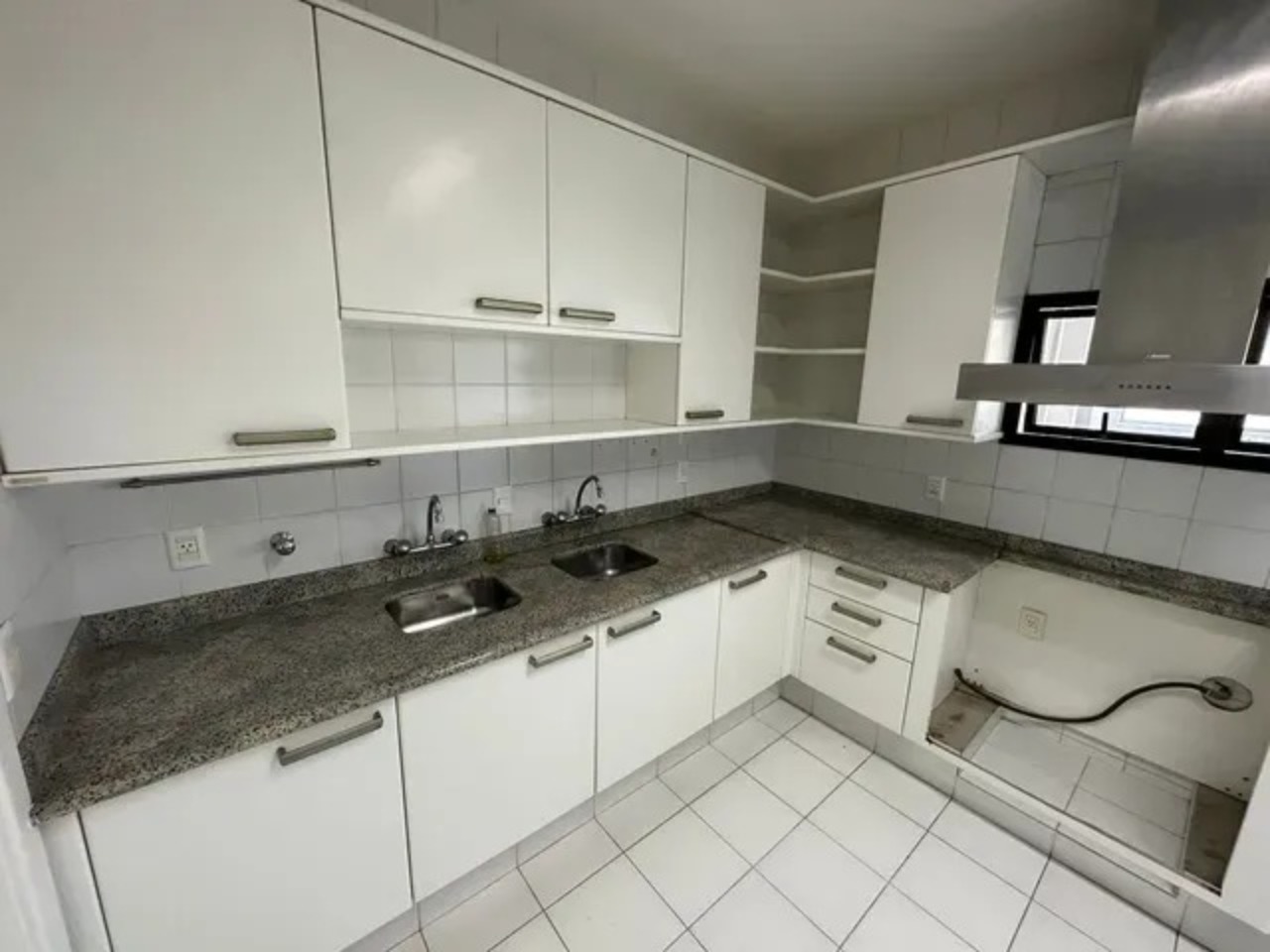 Apartamento para alugar com 4 quartos, 250m² - Foto 18