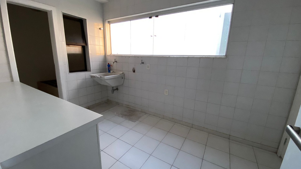 Apartamento para alugar com 4 quartos, 250m² - Foto 20