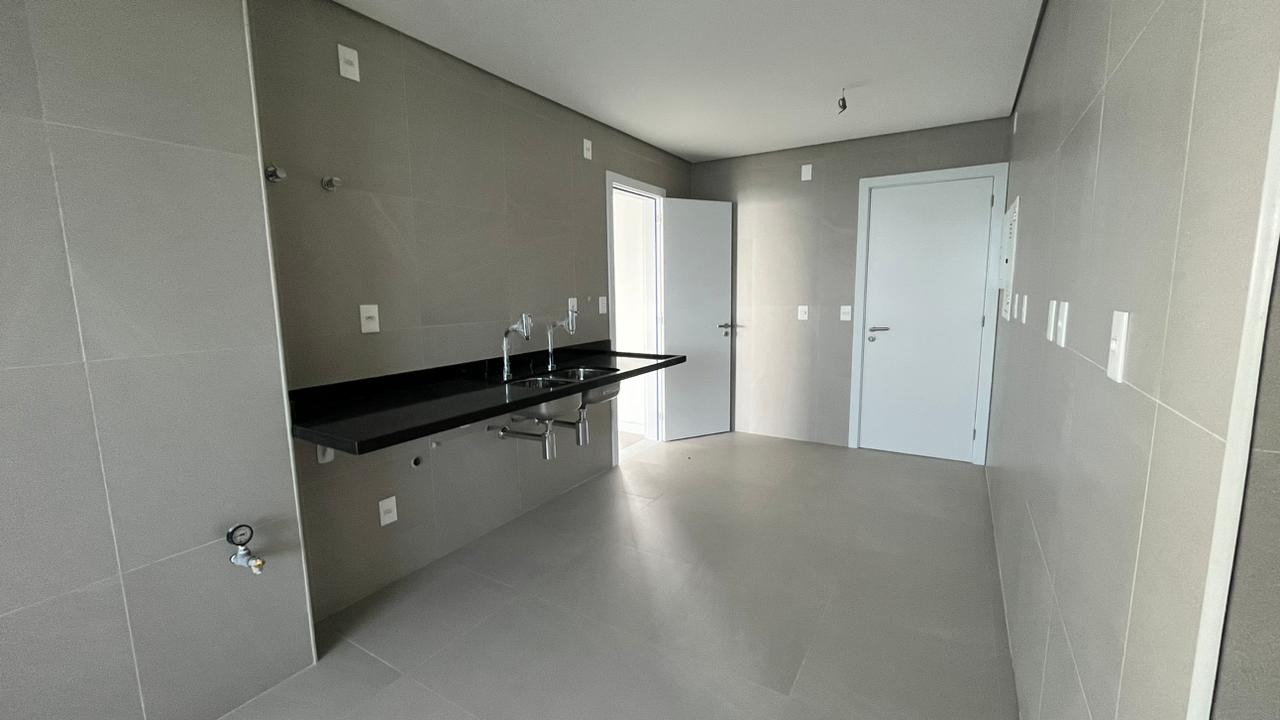 Apartamento à venda com 4 quartos, 210m² - Foto 17