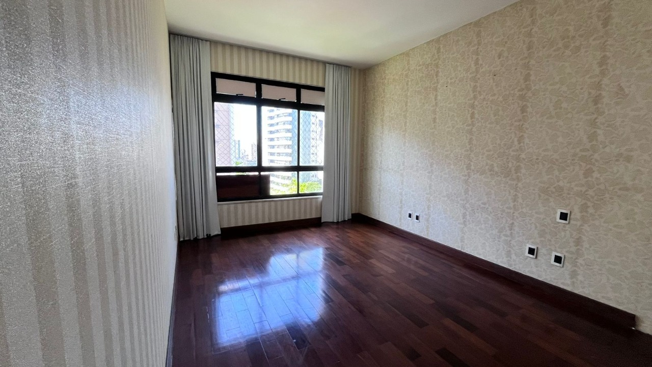 Apartamento à venda com 4 quartos, 234m² - Foto 9