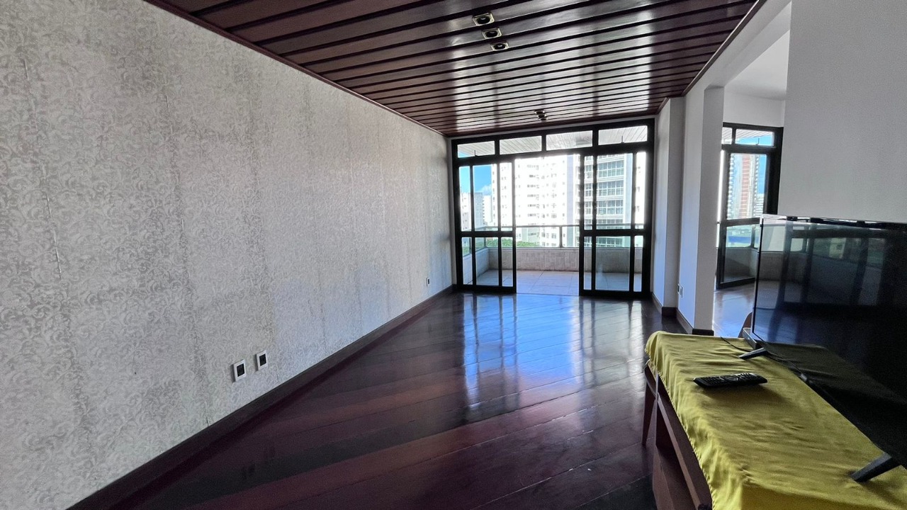 Apartamento à venda com 4 quartos, 234m² - Foto 6