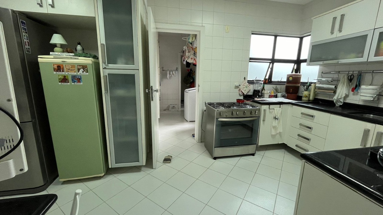 Apartamento à venda com 3 quartos, 183m² - Foto 14