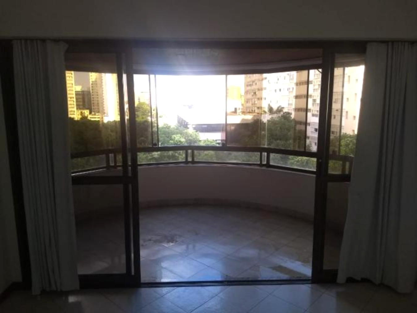 Apartamento à venda com 4 quartos, 185m² - Foto 2