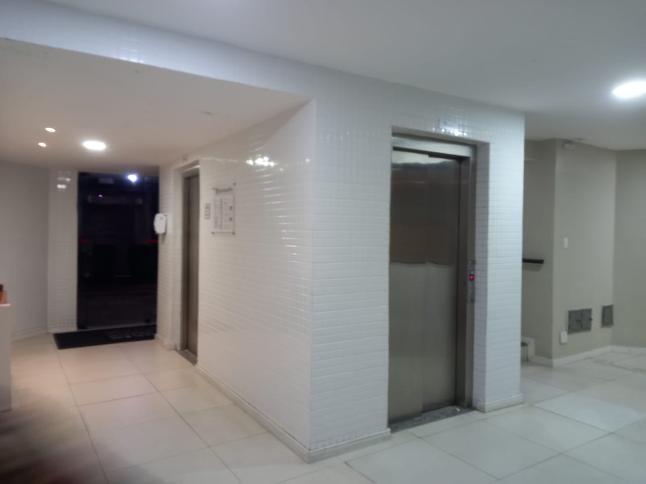 Apartamento à venda com 2 quartos, 68m² - Foto 9