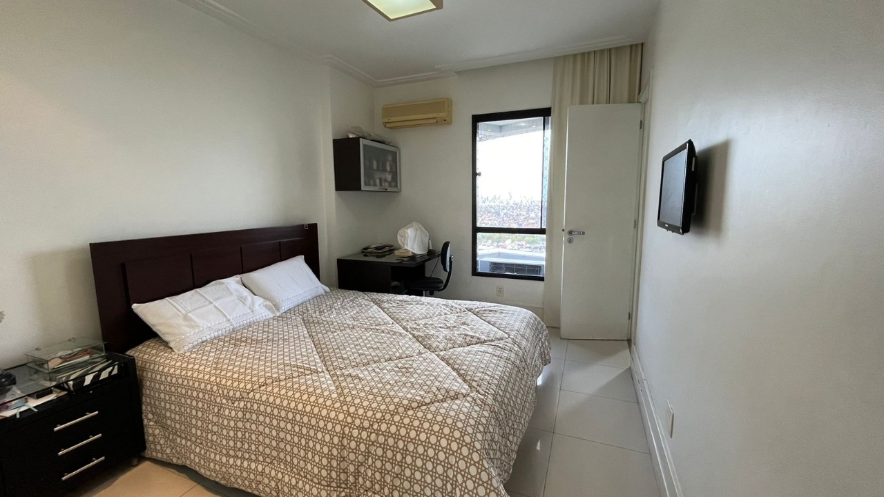 Apartamento à venda com 4 quartos, 243m² - Foto 8