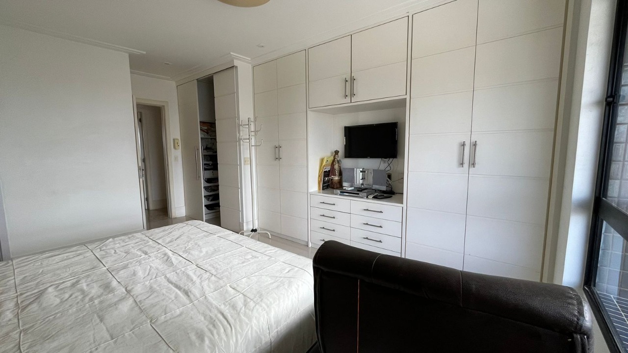 Apartamento à venda com 4 quartos, 243m² - Foto 10