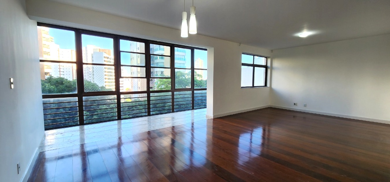 Apartamento à venda com 4 quartos, 206m² - Foto 2