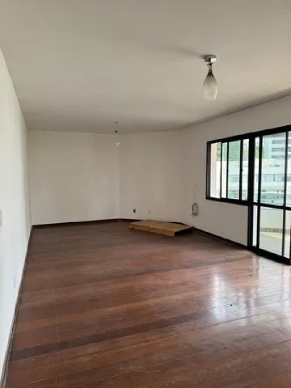 Apartamento à venda com 4 quartos, 230m² - Foto 2