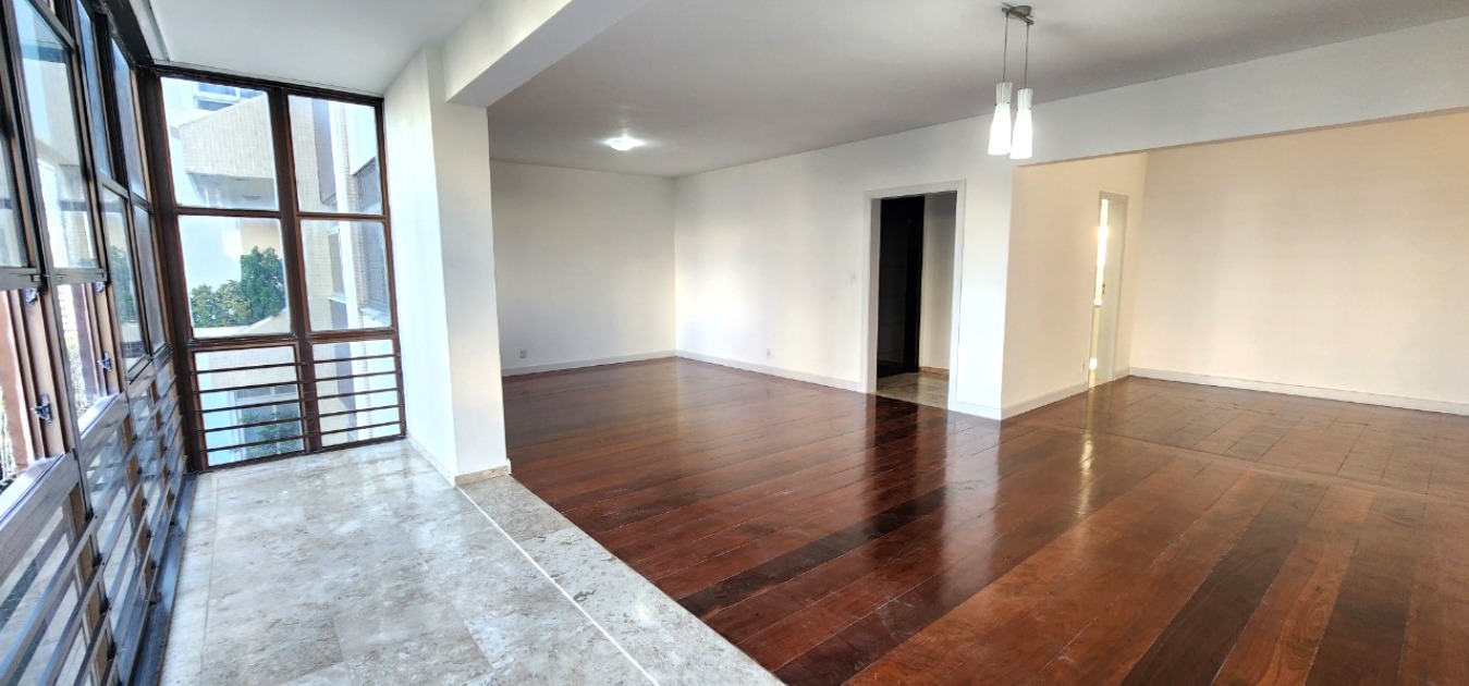 Apartamento à venda com 4 quartos, 206m² - Foto 1