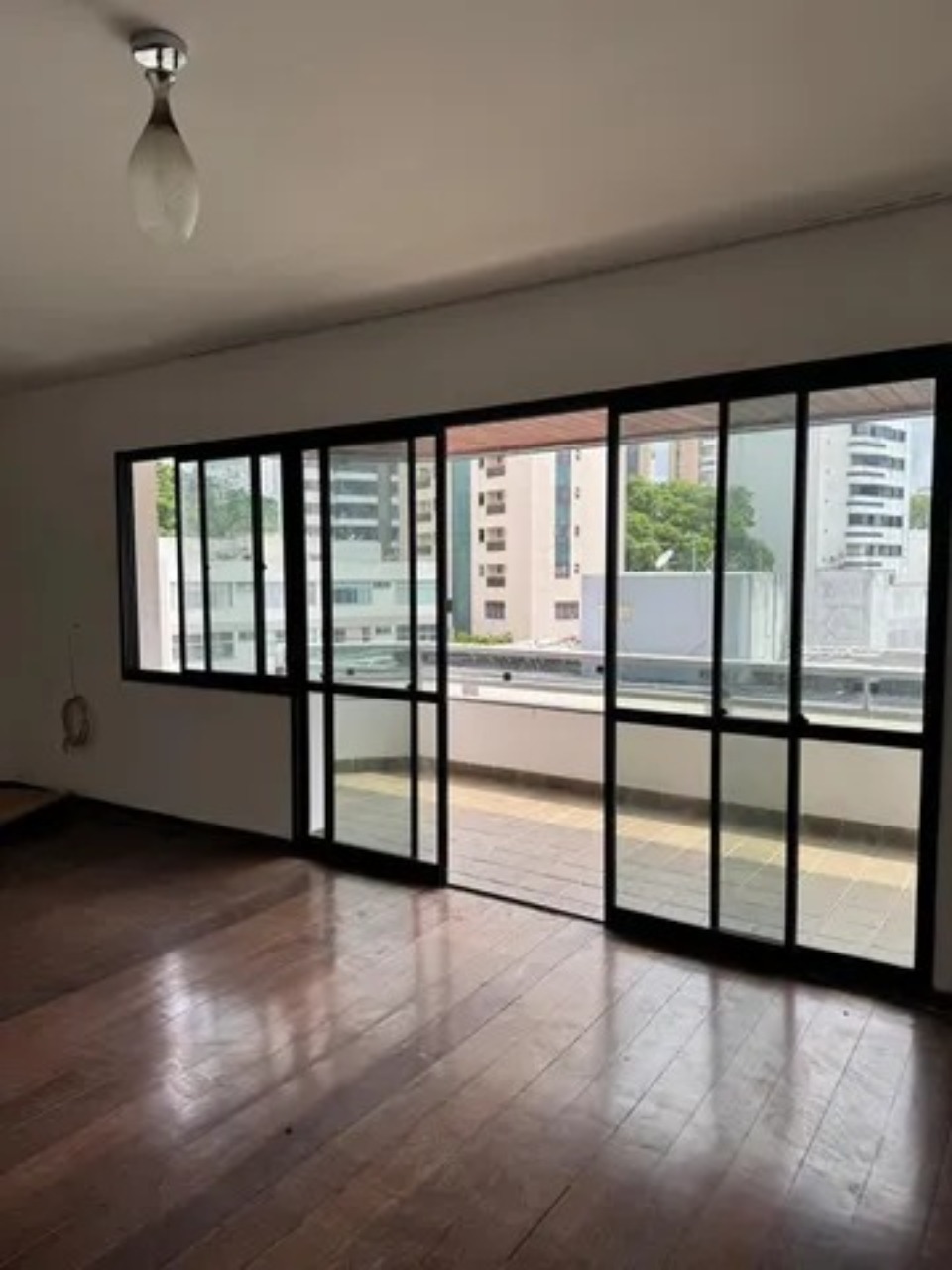 Apartamento à venda com 4 quartos, 230m² - Foto 1