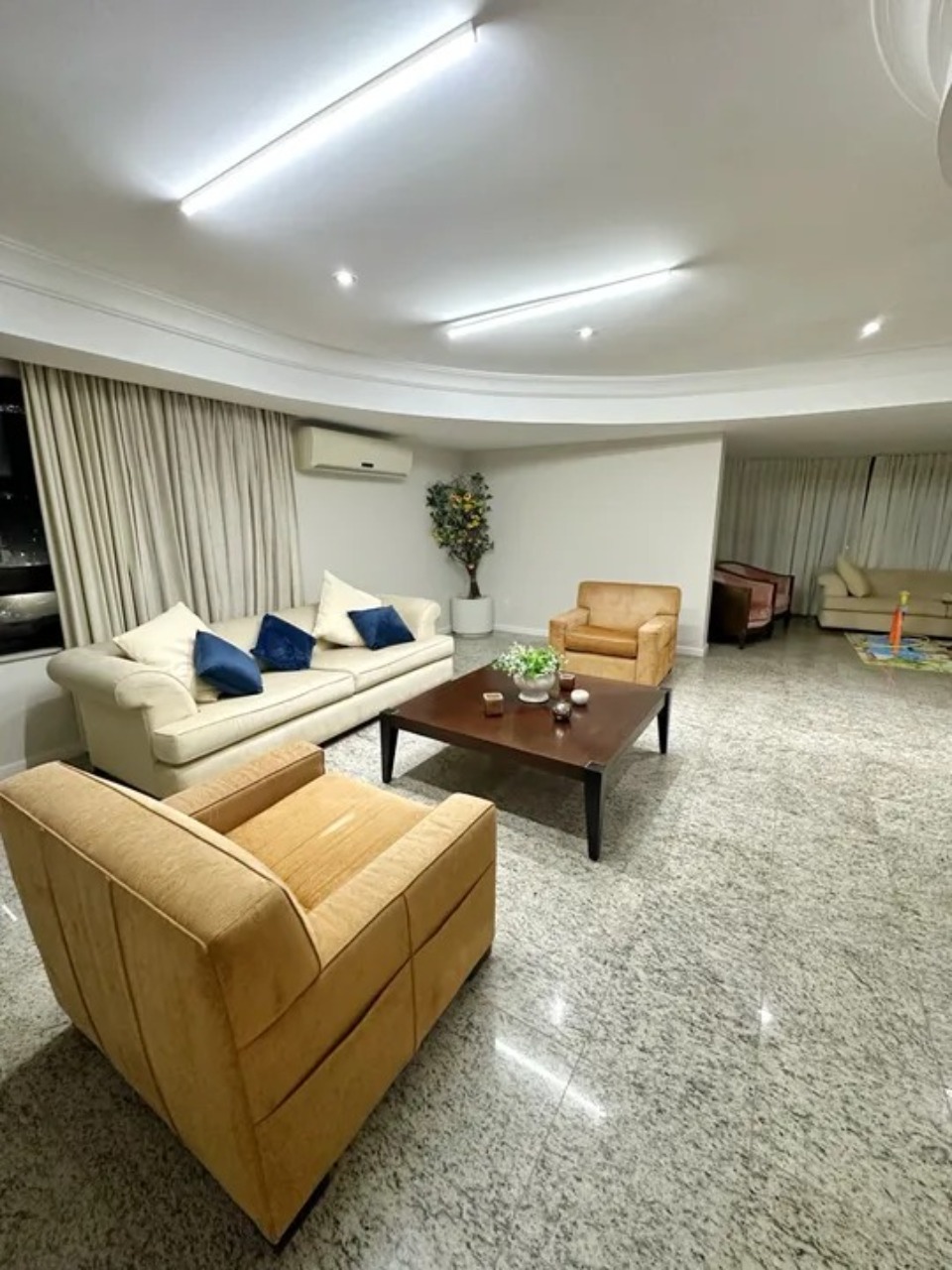 Apartamento à venda com 5 quartos, 255m² - Foto 2