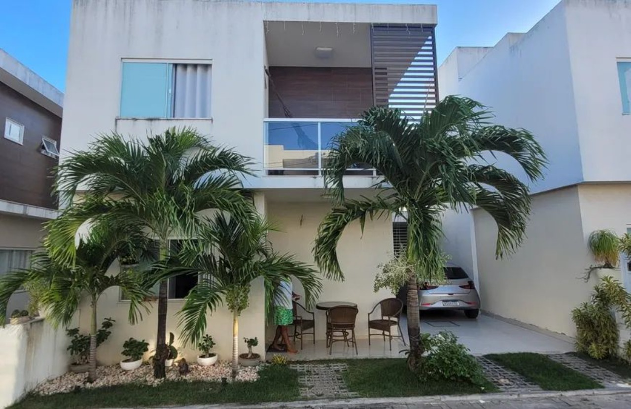 Casa de Condomínio à venda com 4 quartos, 200m² - Foto 2