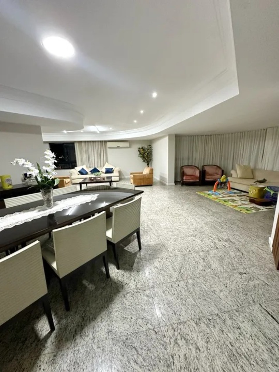 Apartamento à venda com 5 quartos, 255m² - Foto 1