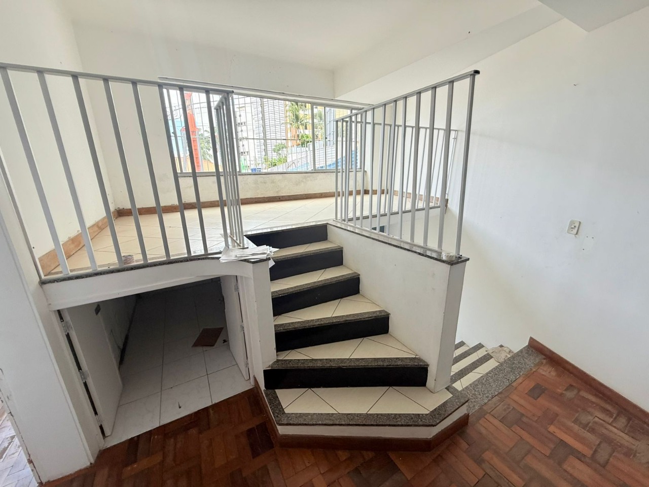 Apartamento à venda com 3 quartos, 76m² - Foto 2