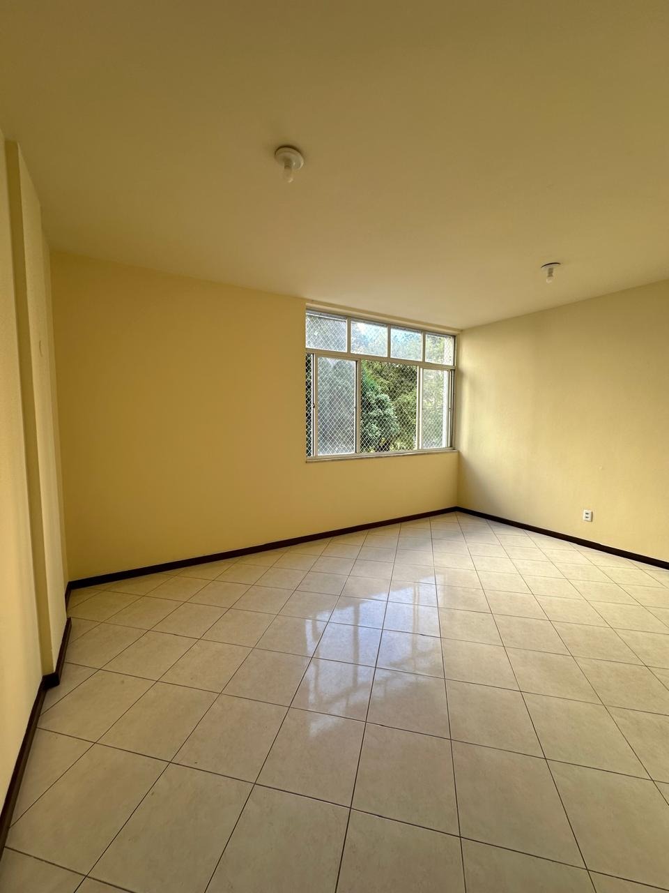 Apartamento à venda com 3 quartos, 93m² - Foto 2