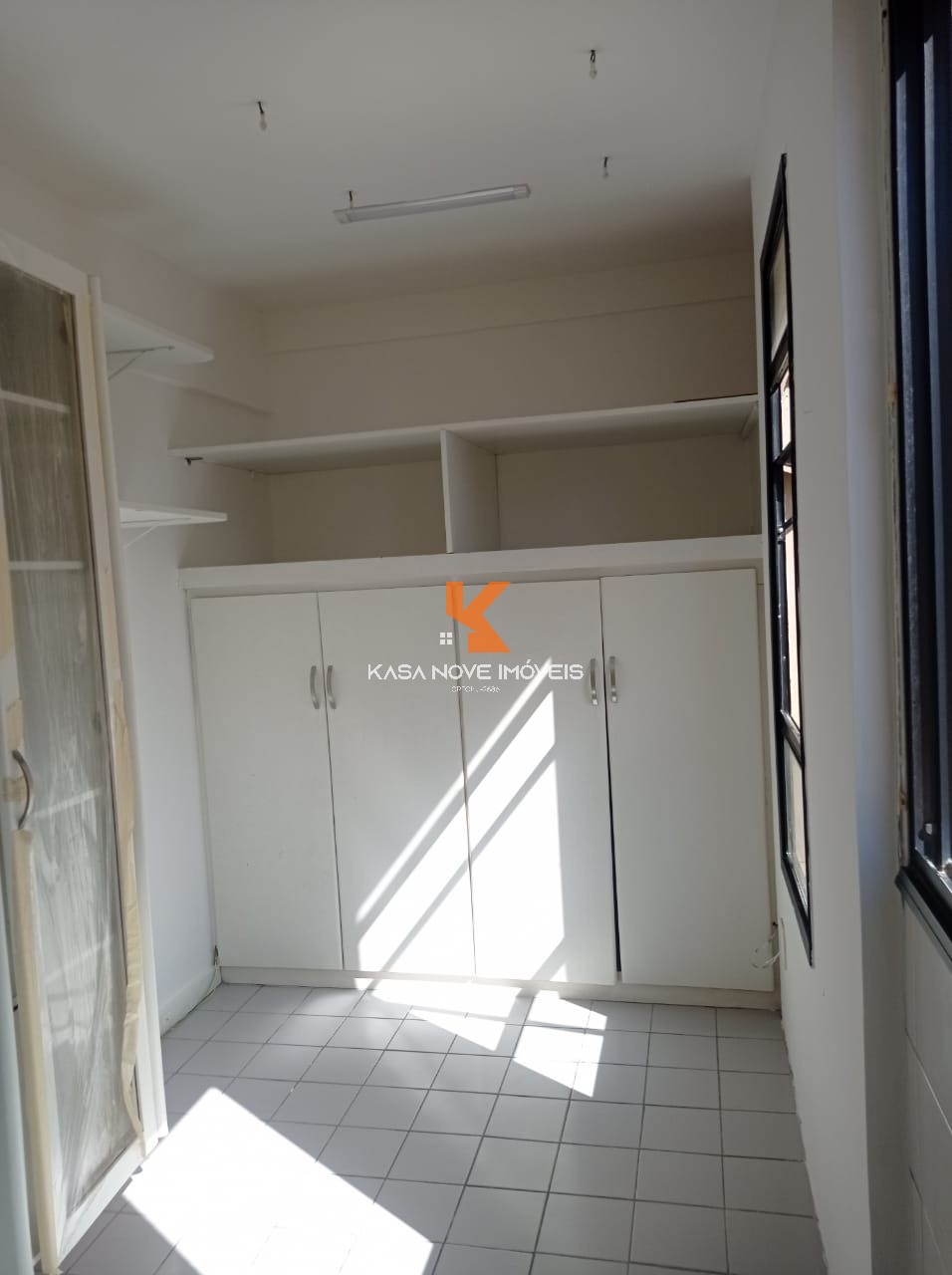 Apartamento à venda com 2 quartos, 70m² - Foto 2