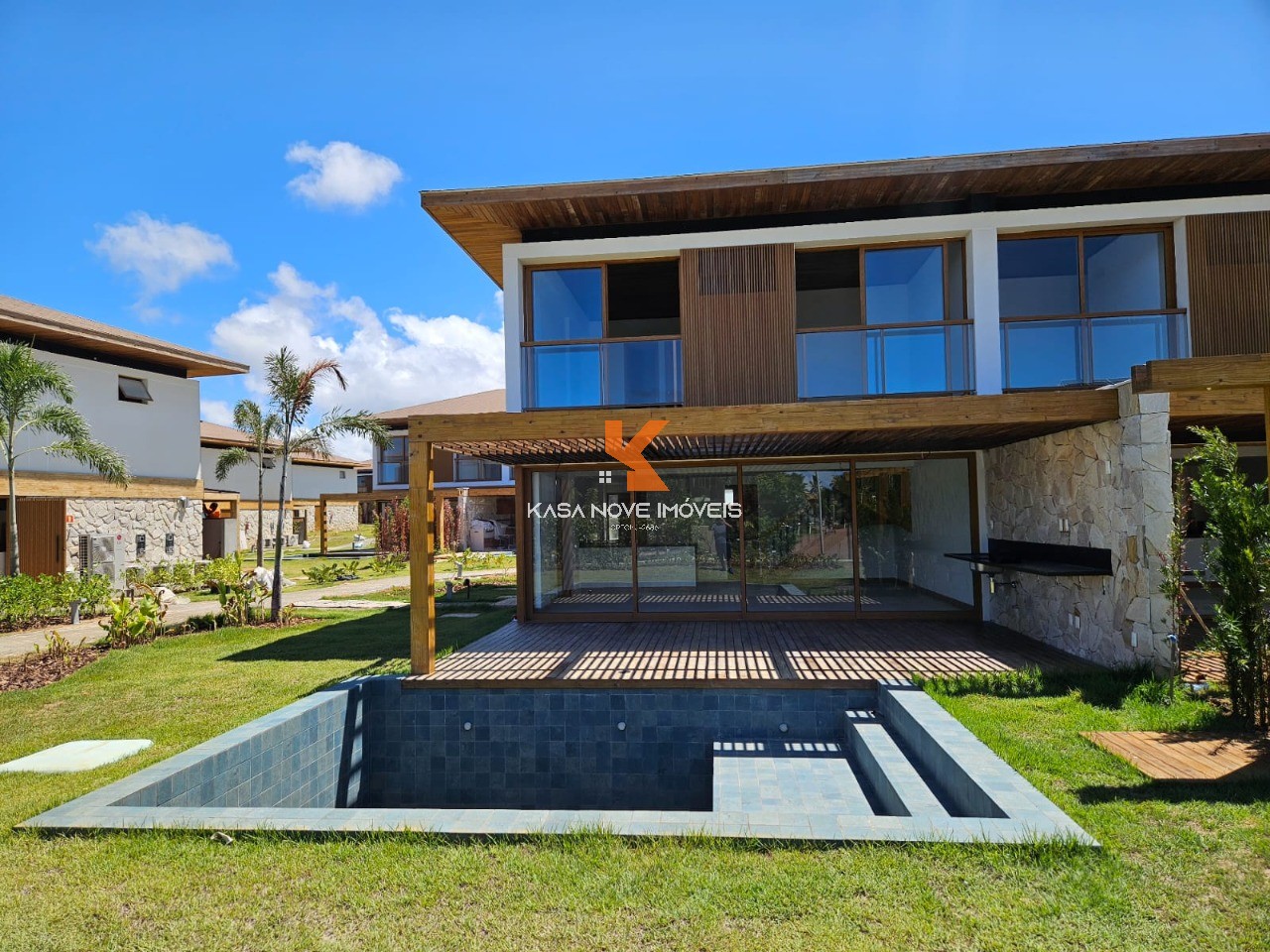 Casa de Condomínio à venda com 4 quartos, 170m² - Foto 1