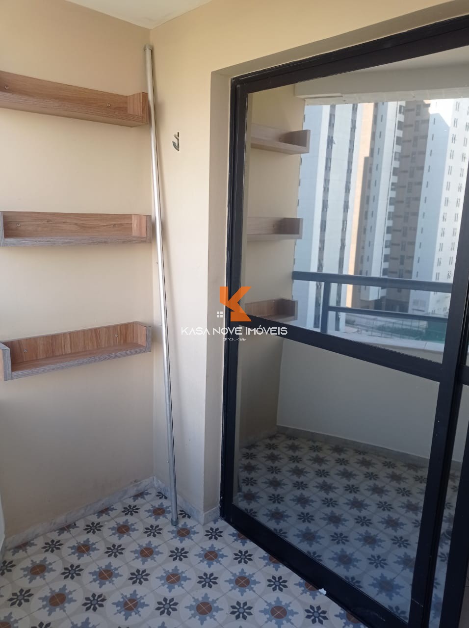 Apartamento à venda com 2 quartos, 70m² - Foto 1