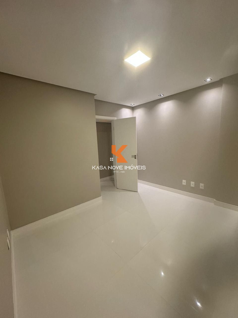Apartamento à venda com 3 quartos, 95m² - Foto 3
