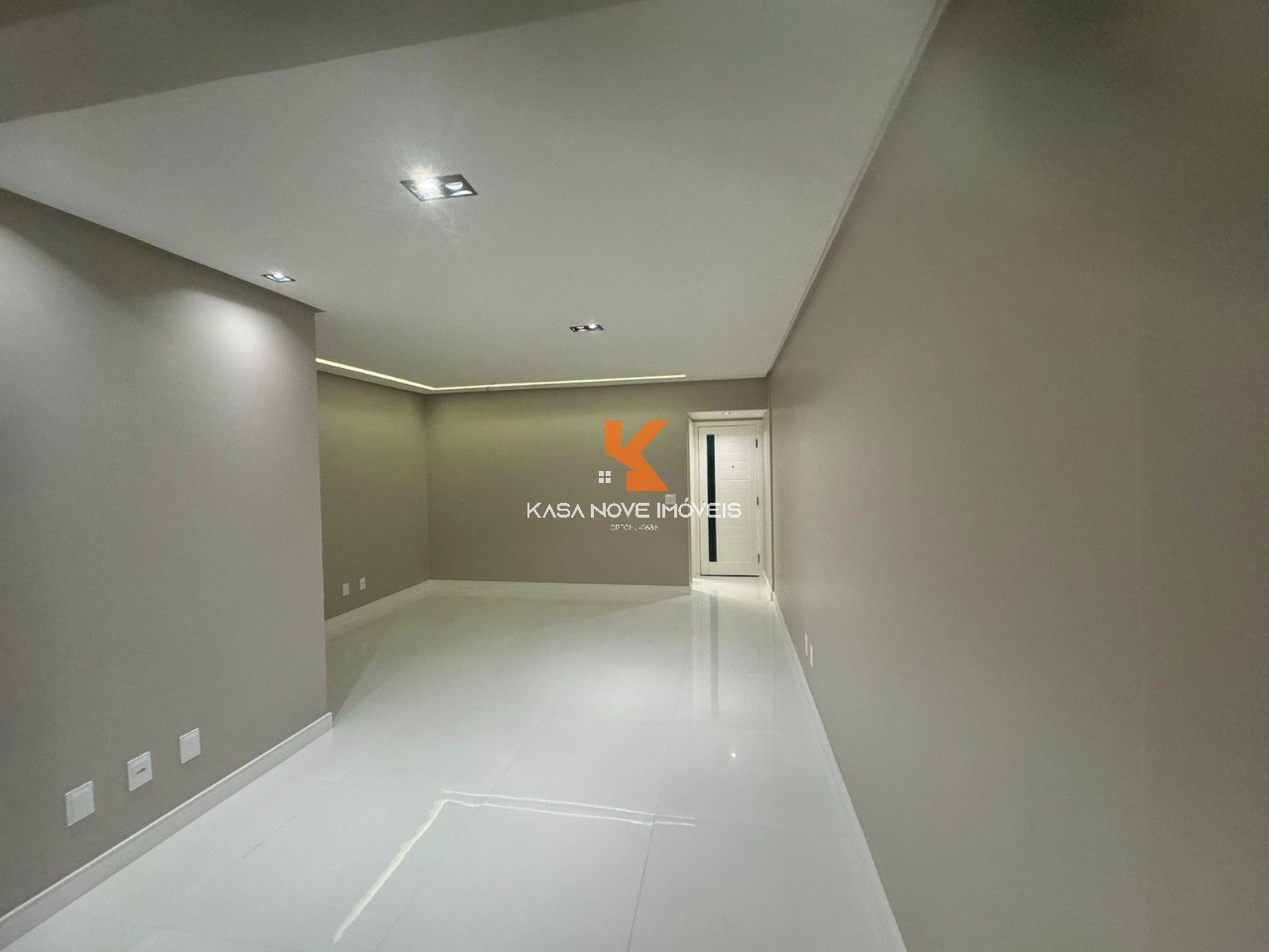 Apartamento à venda com 3 quartos, 95m² - Foto 1