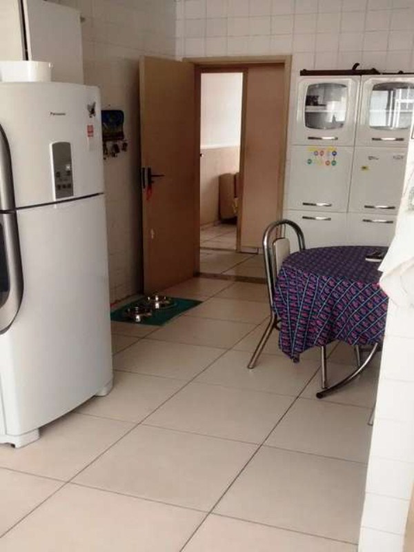 Apartamento à venda com 4 quartos, 240m² - Foto 18