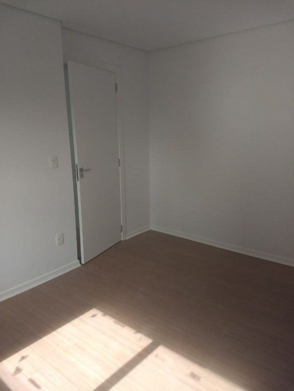 Apartamento à venda com 2 quartos, 66m² - Foto 2