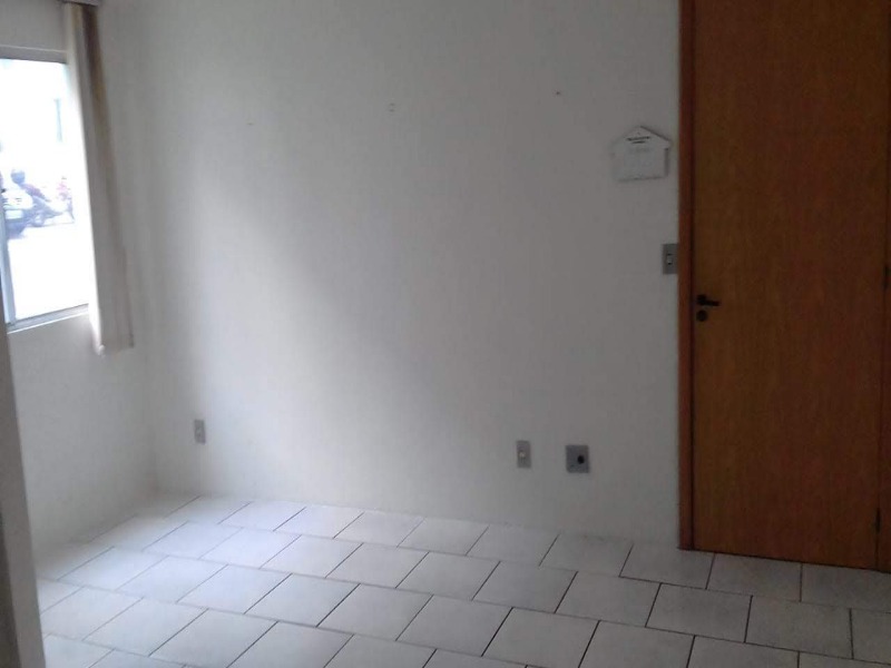 Apartamento à venda com 2 quartos, 42m² - Foto 2