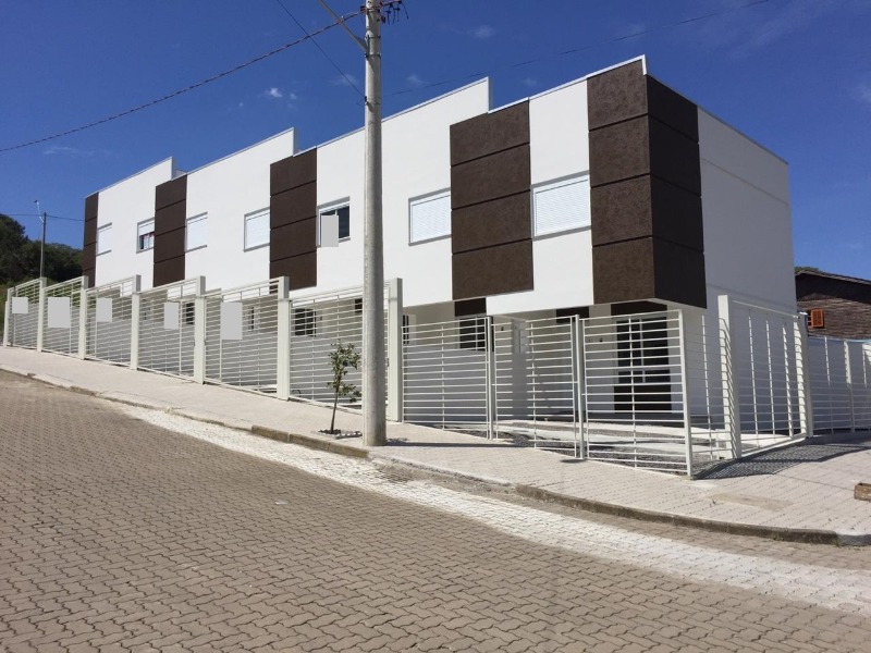 Casa à venda com 2 quartos, 56m² - Foto 1