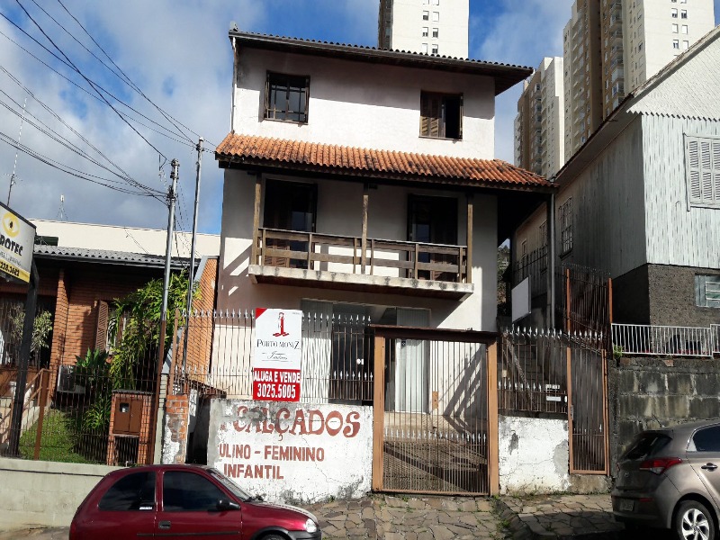 Casa à venda com 6 quartos, 270m² - Foto 1