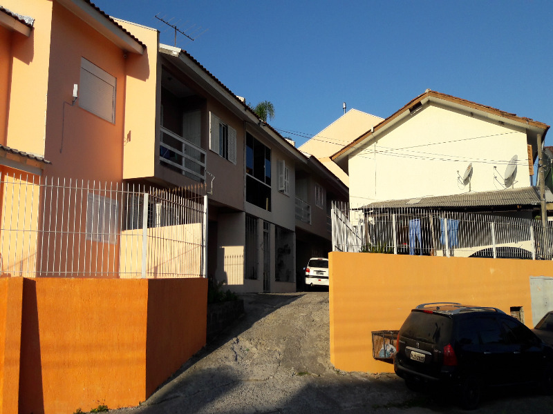 Sobrado à venda com 3 quartos, 78m² - Foto 1