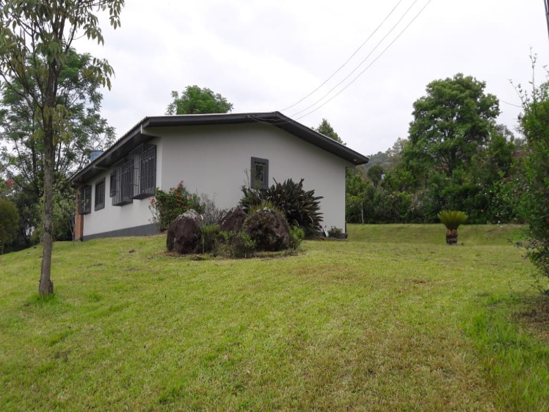 Fazenda à venda com 3 quartos, 140m² - Foto 1