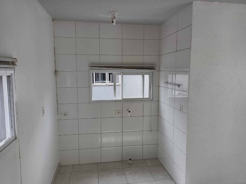 Casa à venda com 2 quartos, 71m² - Foto 2