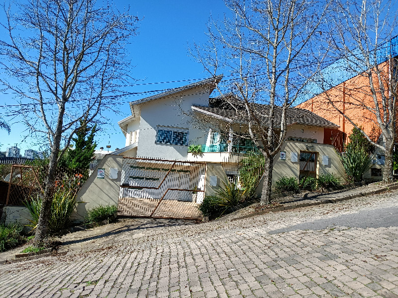 Casa à venda com 6 quartos, 365m² - Foto 2