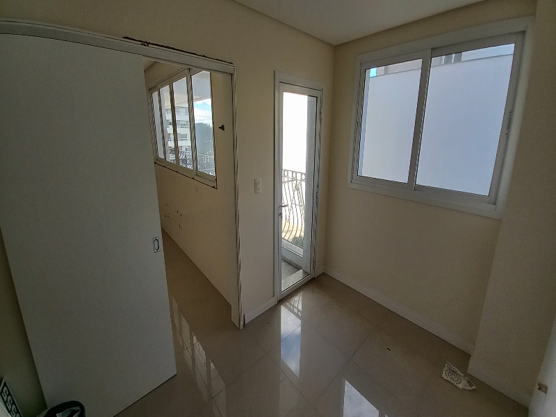 Apartamento à venda com 3 quartos, 184m² - Foto 2