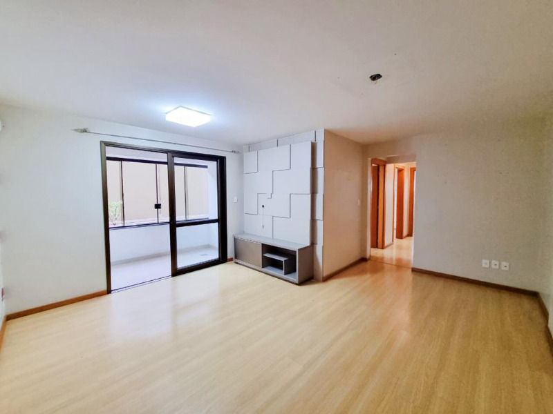 Apartamento à venda com 3 quartos, 92m² - Foto 2