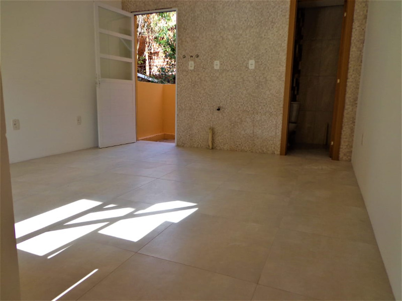 Casa à venda com 2 quartos, 50m² - Foto 4