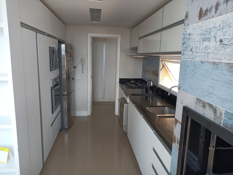 Apartamento à venda com 3 quartos, 142m² - Foto 20