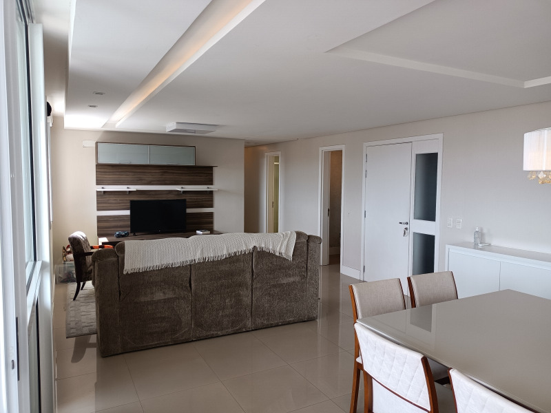 Apartamento à venda com 3 quartos, 142m² - Foto 5